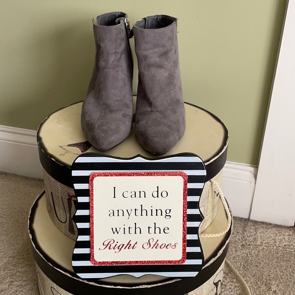 Gray Suede ankle boots - Picture 1 of 5